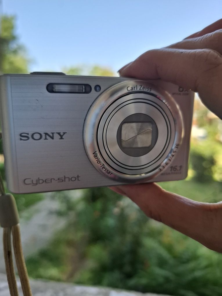 Комплект Компактен дигитален фотоапарат камера SONY Cybershot DSC-W730