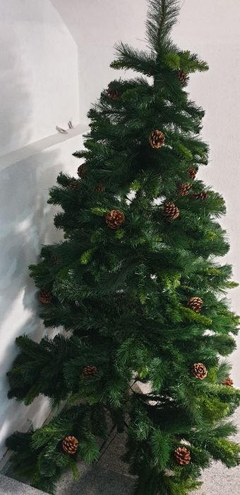 Brad artificial cu ghinda 210 cm
