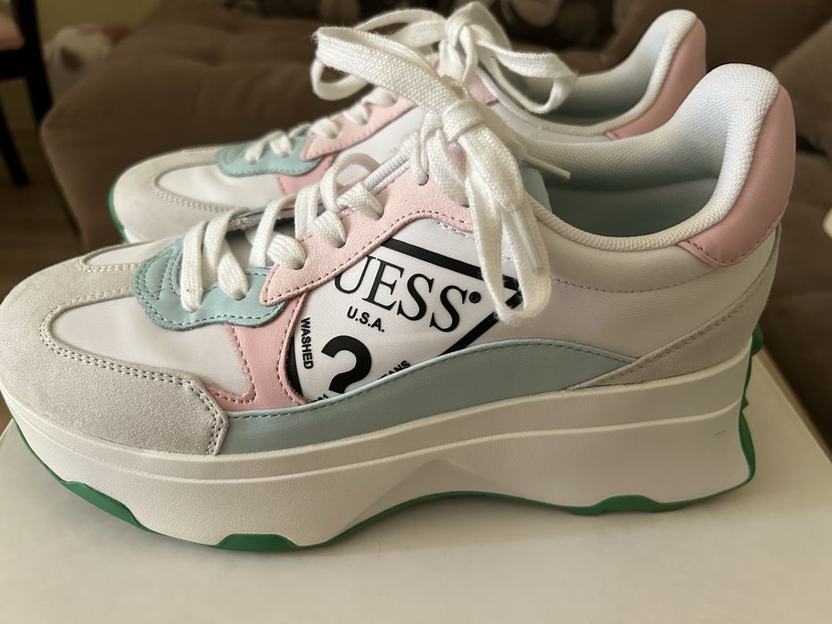 Уникален модел Guess