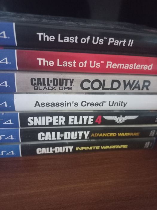 PS 4 1 terra plus 7 jocuri top și 2 manete wifi plus cabluri hdmi etc