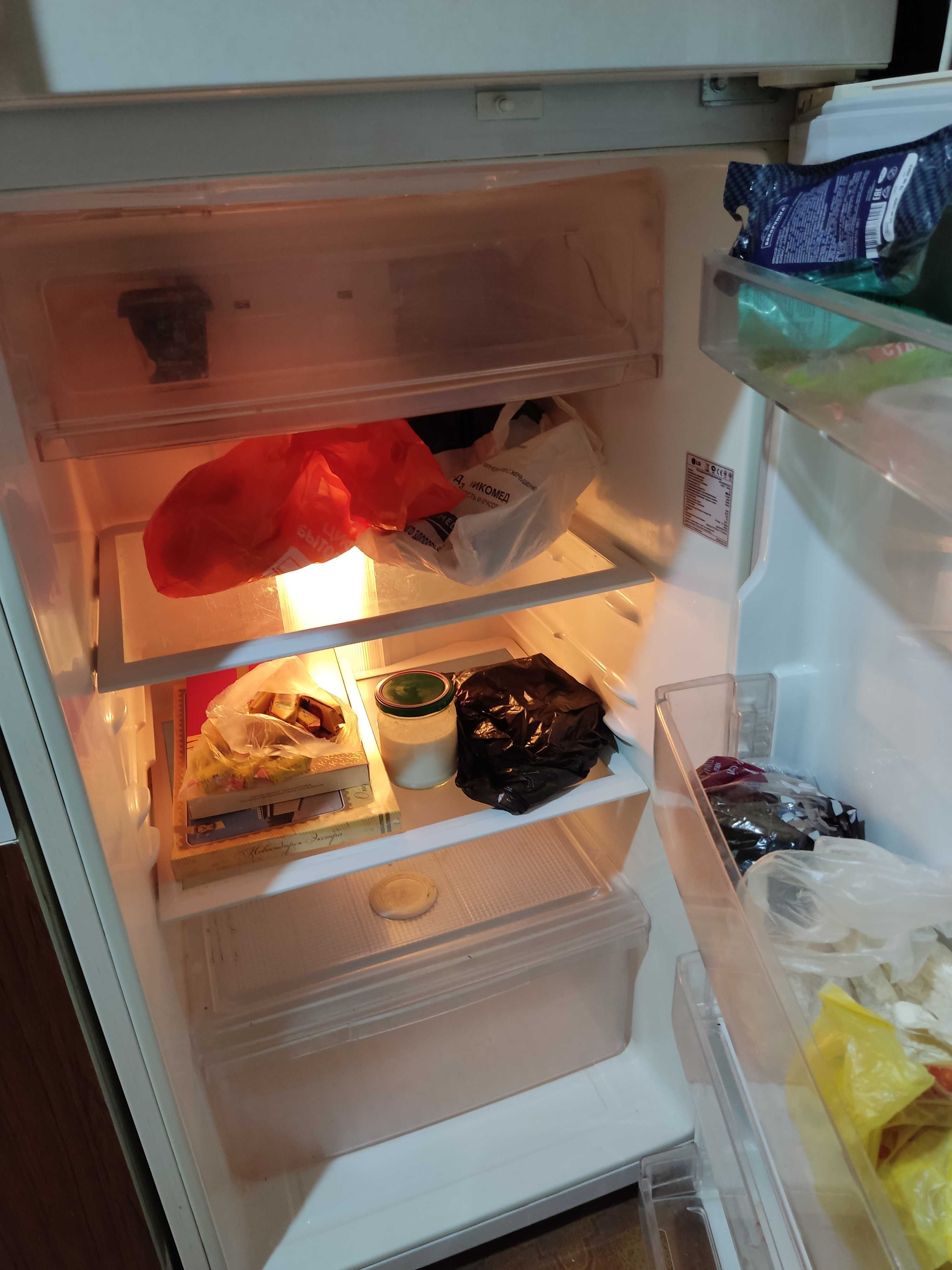 Холодильник двухкамерный LG, total no frost, с конвекцией