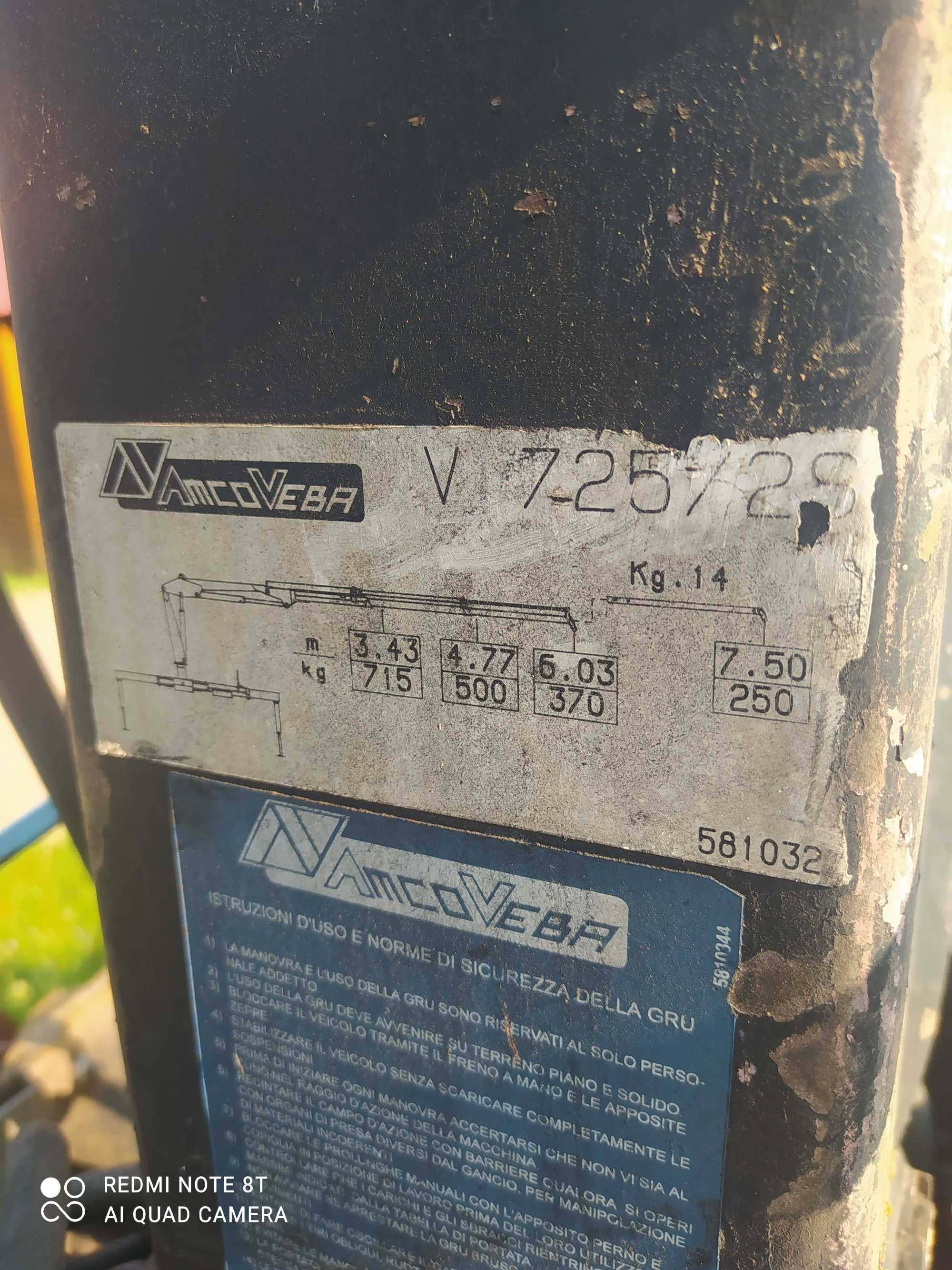 Remorca forestiera cu macara