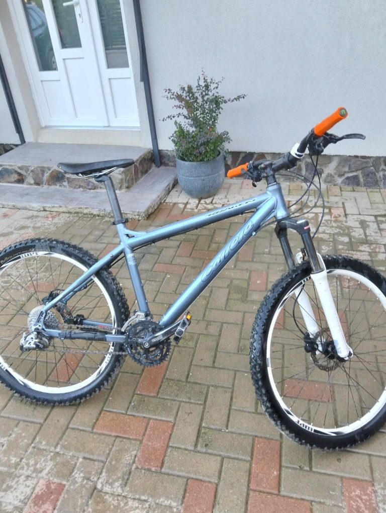 Vând bicicleta MTB Carrera