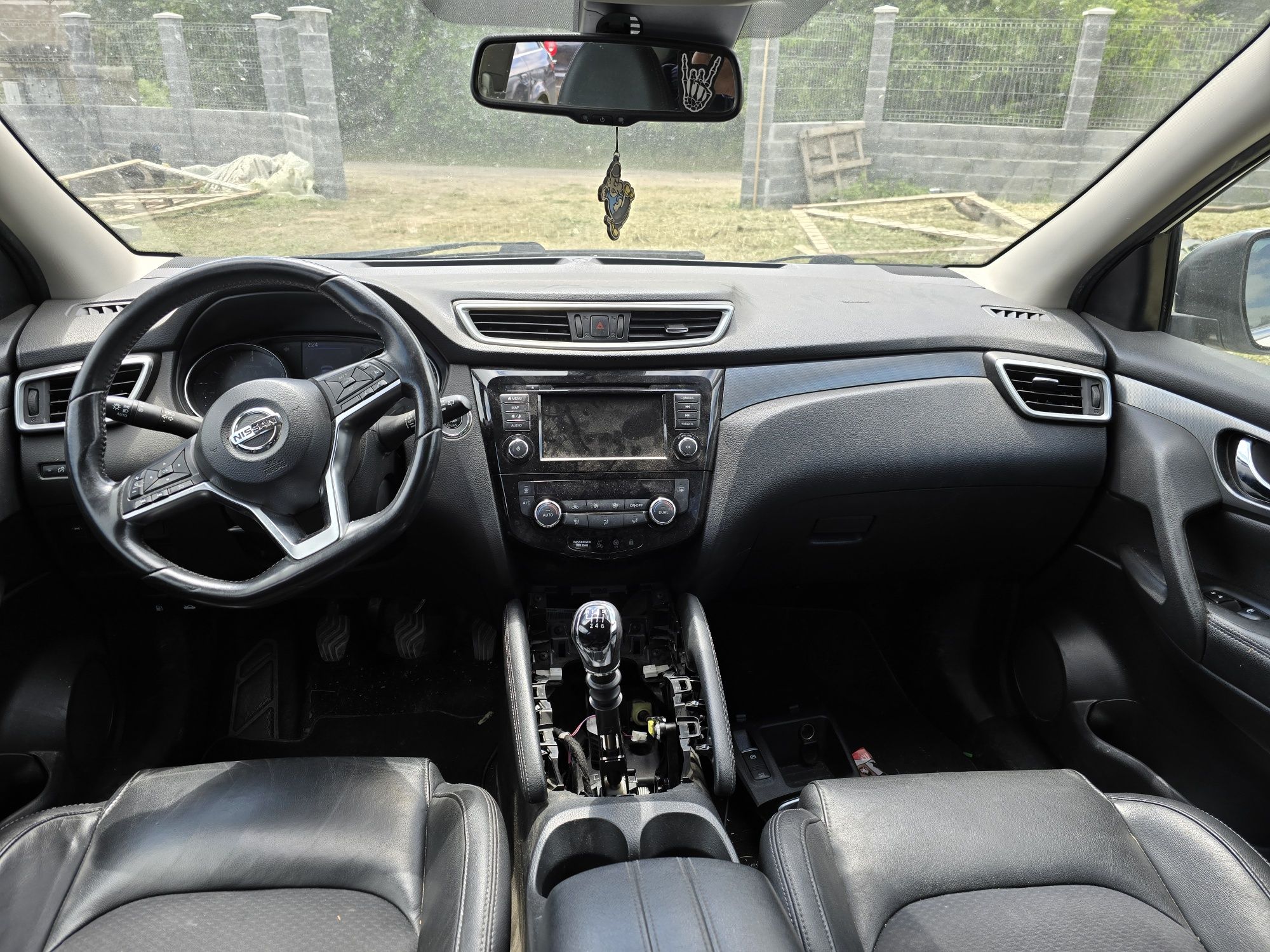 Продавам nisan qashqai на части