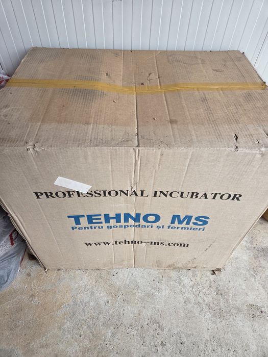 Incubator profesional nou