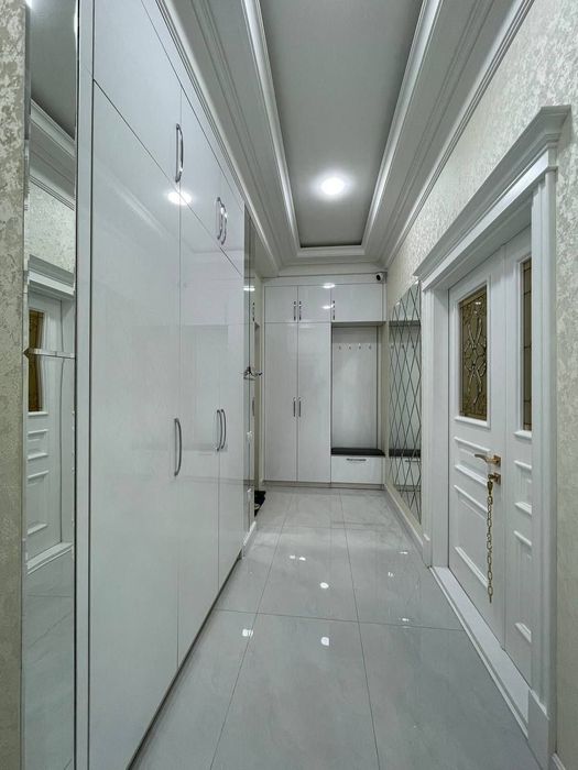 Srochna sotiladi.Beruniy metro Huvaydoda 4xonali kvartira