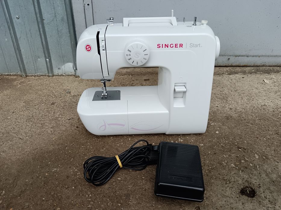 Mașina de cusut, SINGER 1306, cu pedală