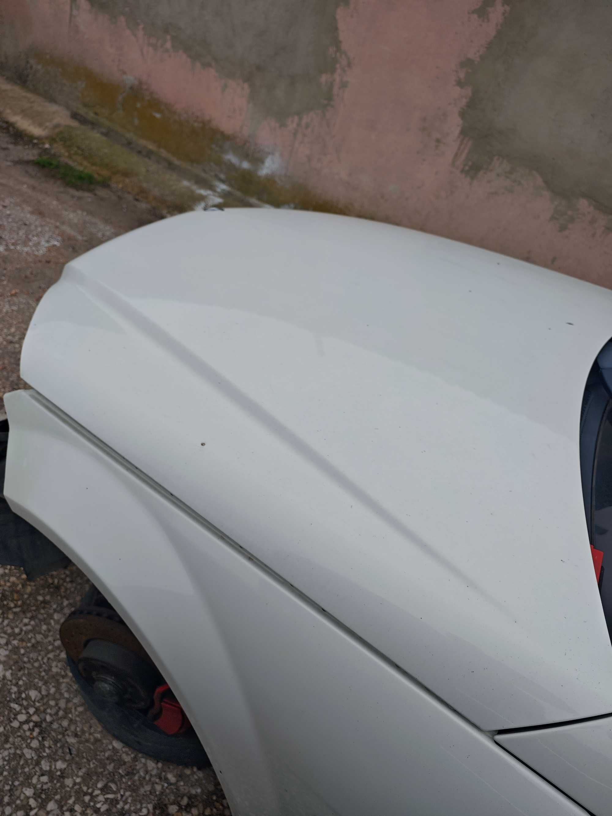 Бял преден капак Mercedes C class W204 преди фейс цвят 650