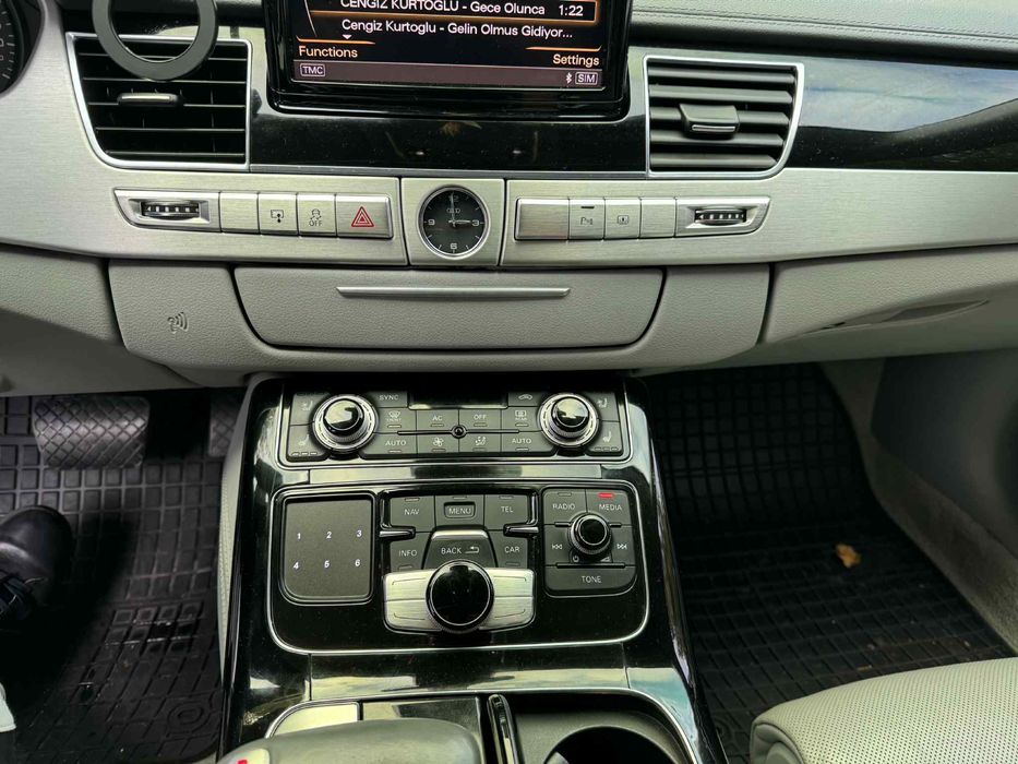 Audi a8 long  2011 / matrix Variante
