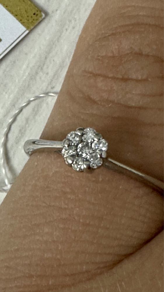 Помолвочное кольцо с бриллиантом EPL из белого золота
