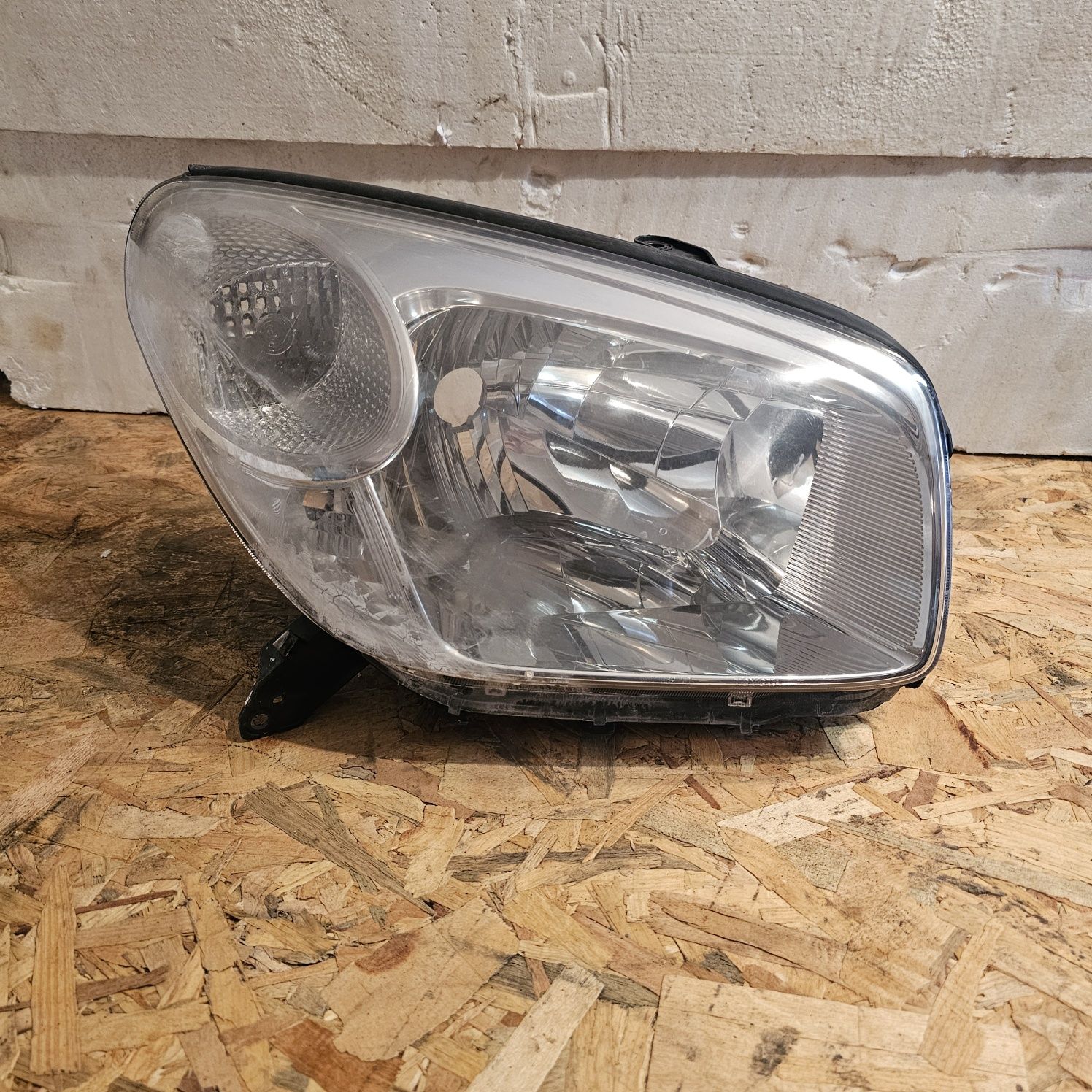 Фар за Toyota RAV4 II SUV (06.2000 - 11.2005), позиция: дясна
