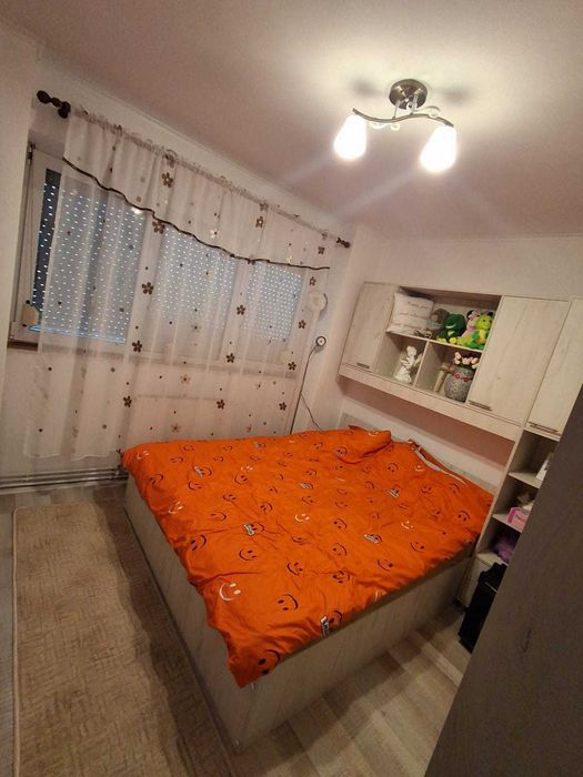 De vanzare apartament 3 camere