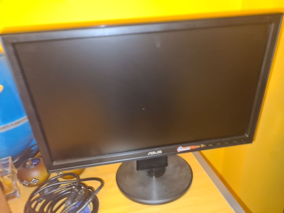 Vând assus ecran pt calculator