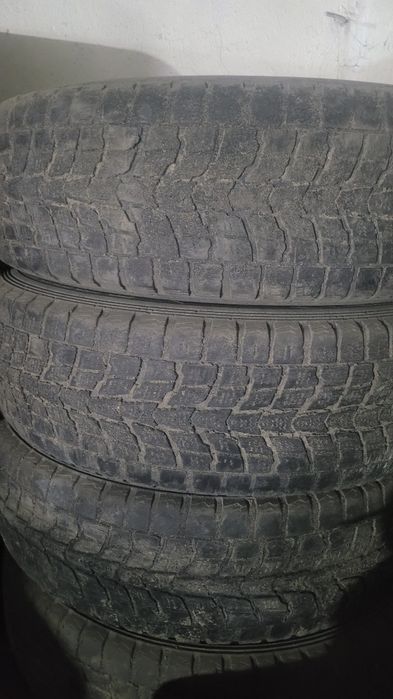 Продам резину лапочка 3 шт