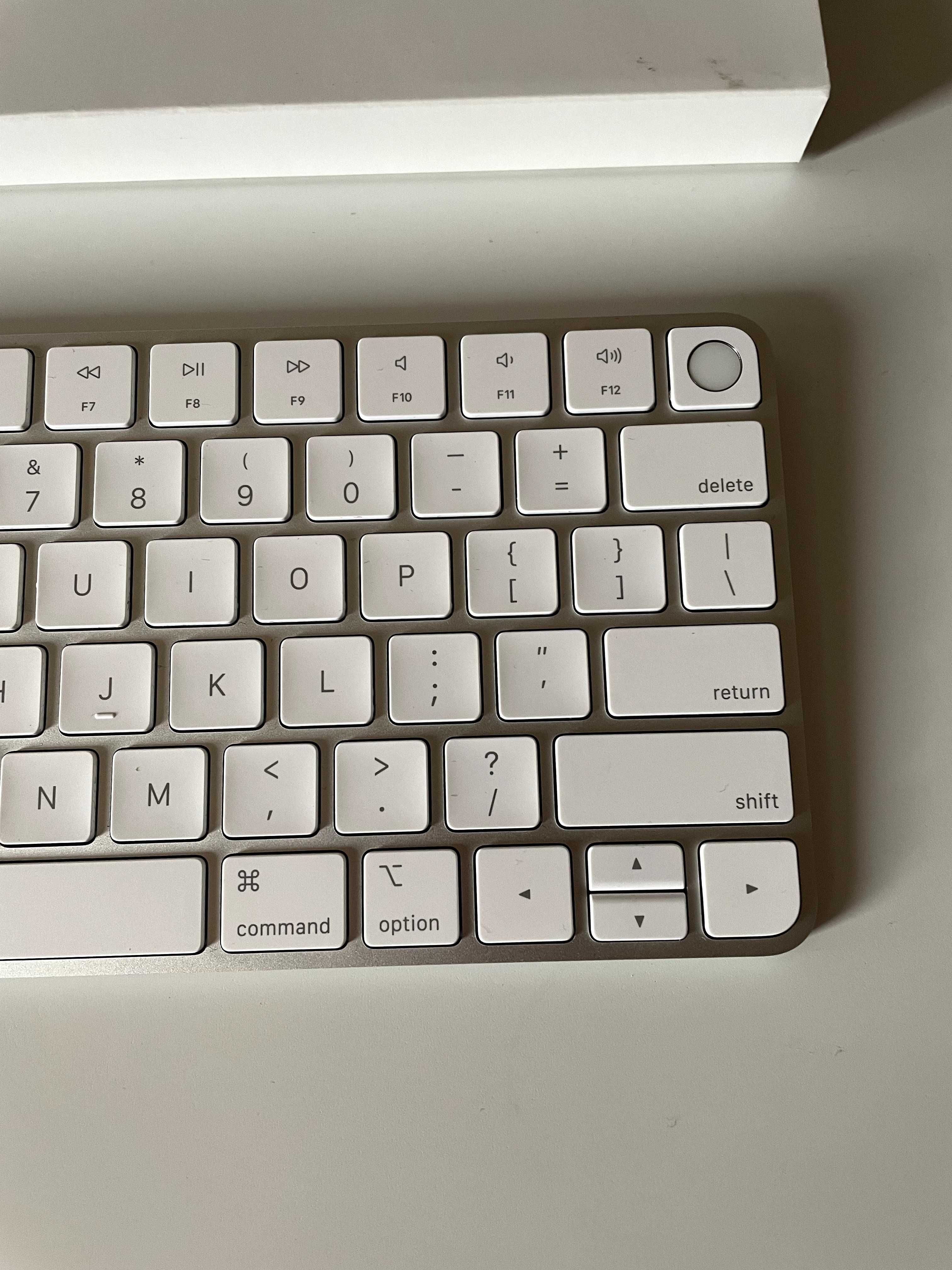 Apple Magic Keyboard with Touch ID с гаранция