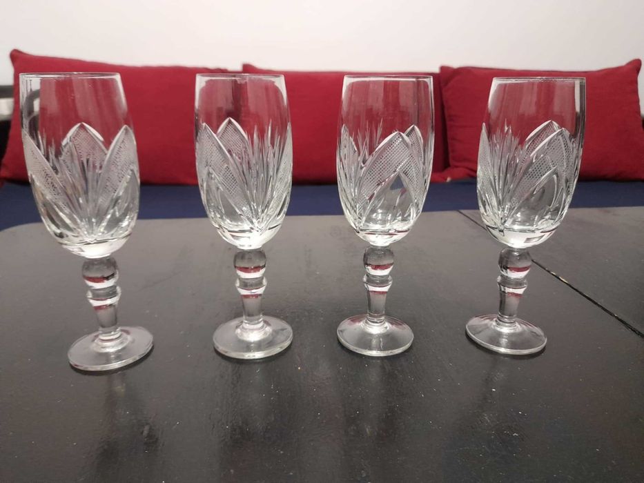 Ретро български кристални чаши за вино