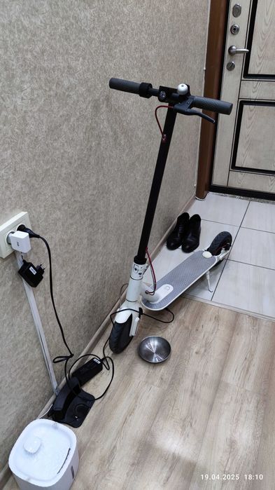 Электросамокат Xiaomi M365 белый на запчасти