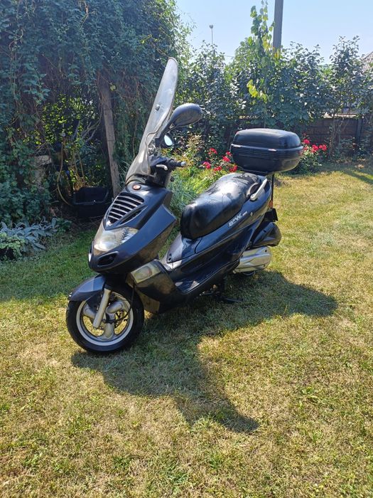 Motoscuter 250 kymco. KWANG YANG CO