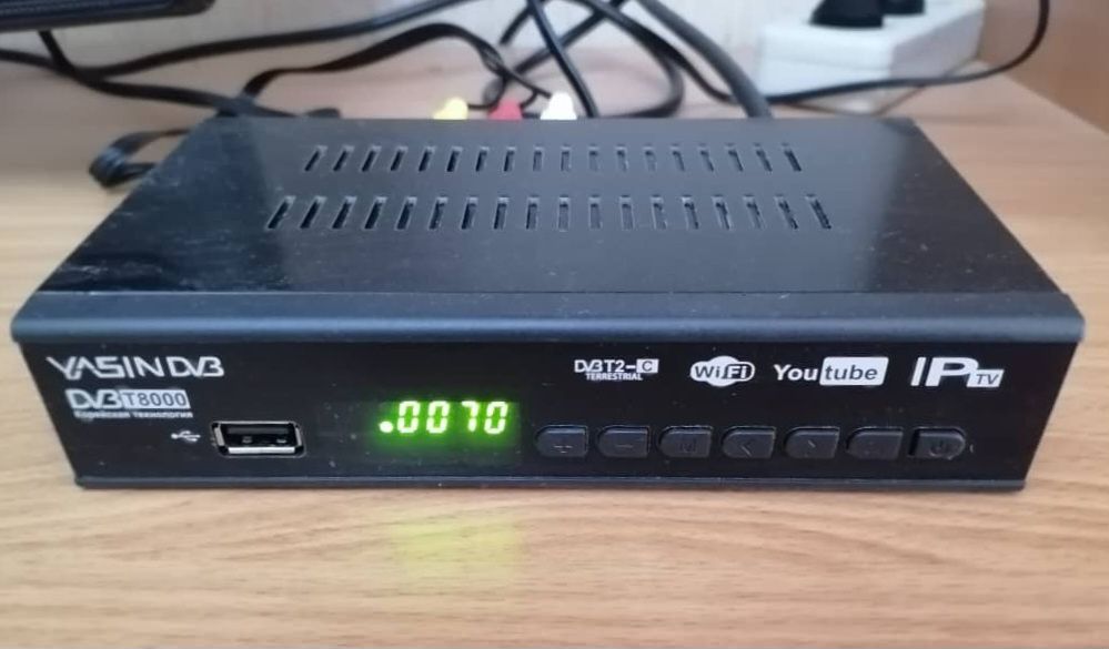 ТВ-приставка YASIN DVB-T8000