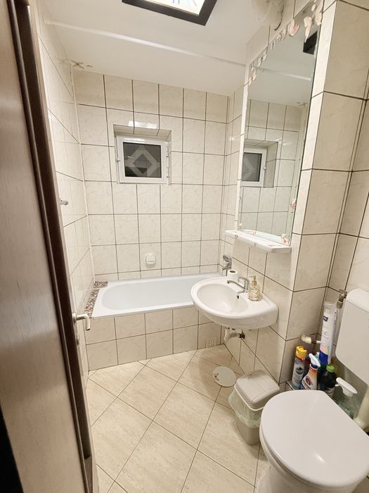 Inchiriez apartament cu 3 camere zona Crang parter