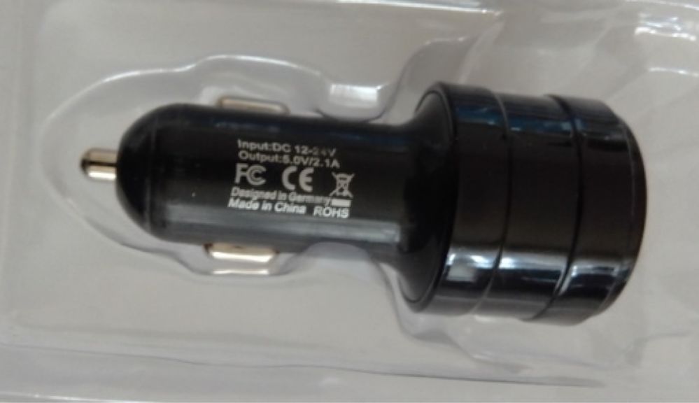 Компактен Bluetooth трансмитер за автомобил с 2 USB порта