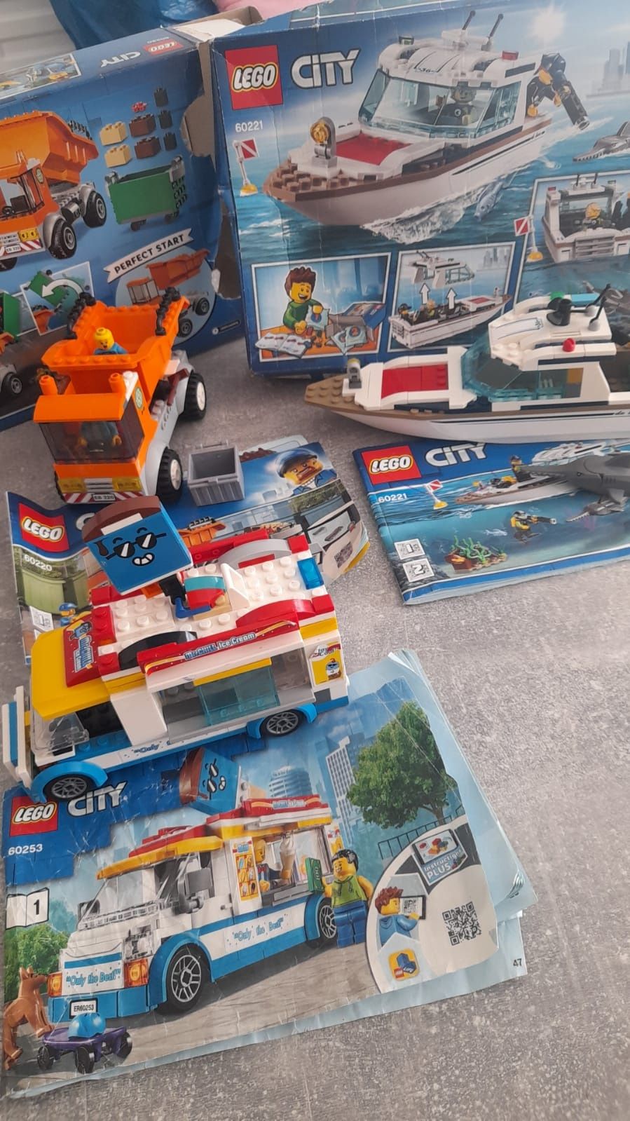 LEGO City, varsta 5-6+, set masina de înghețată,gunoi, vapor;