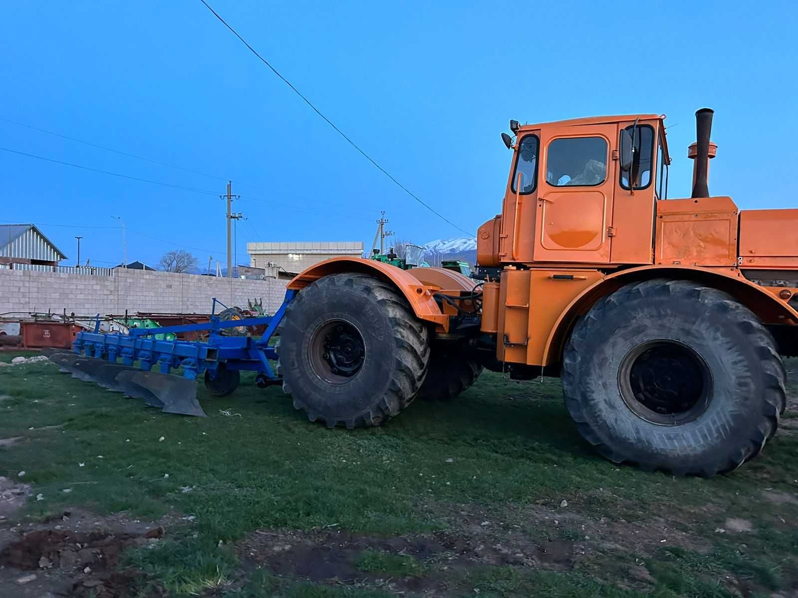 Кировец К700 НД3 с плугом