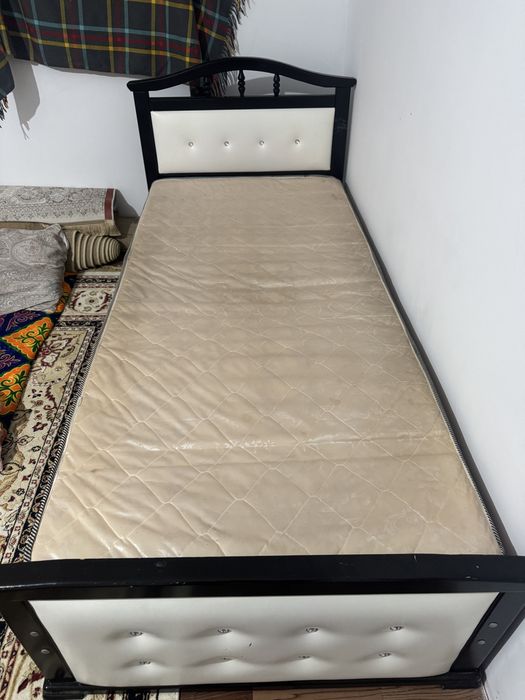 продается диван односпальный