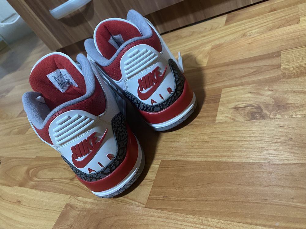 Vând Nike Air Jordan 3 Retro ‘Fire Red’ 2022