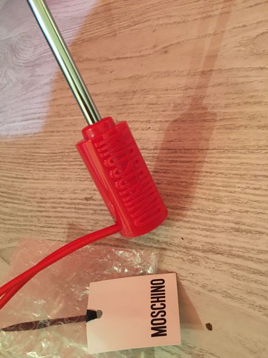 Оригинални чадъри,,LOVE MOSCHINO
