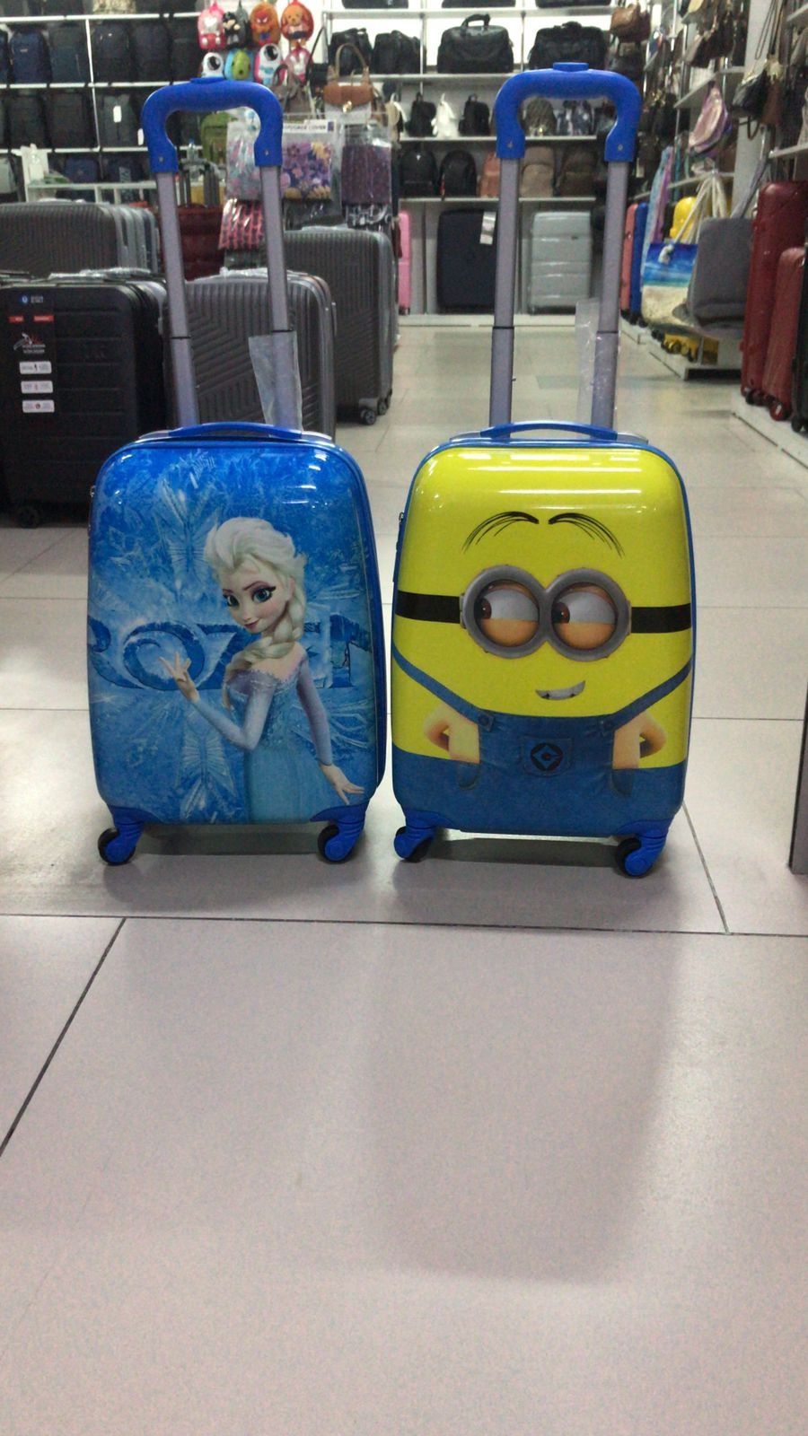 Детский чемодан на колесиках разные мультяшные персонажи