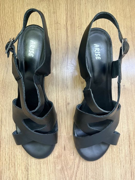 Черни сандали Arise