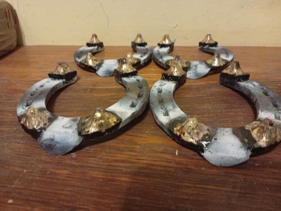 Potcoave Pe comandă orice dimensiune