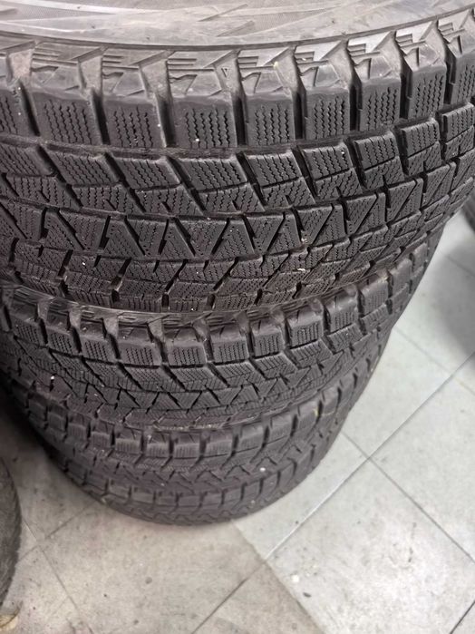 265/65 R17- зимни гуми  80лв. Бр