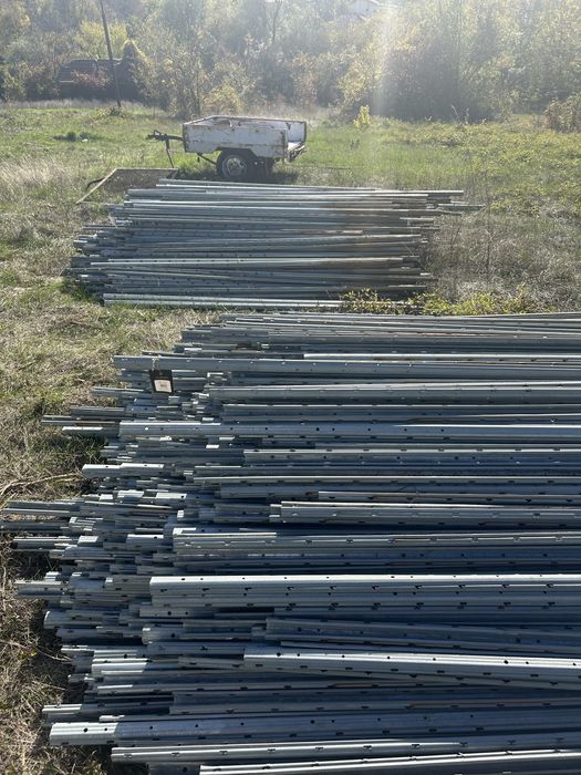 Vand stalpi metalici pentru gard