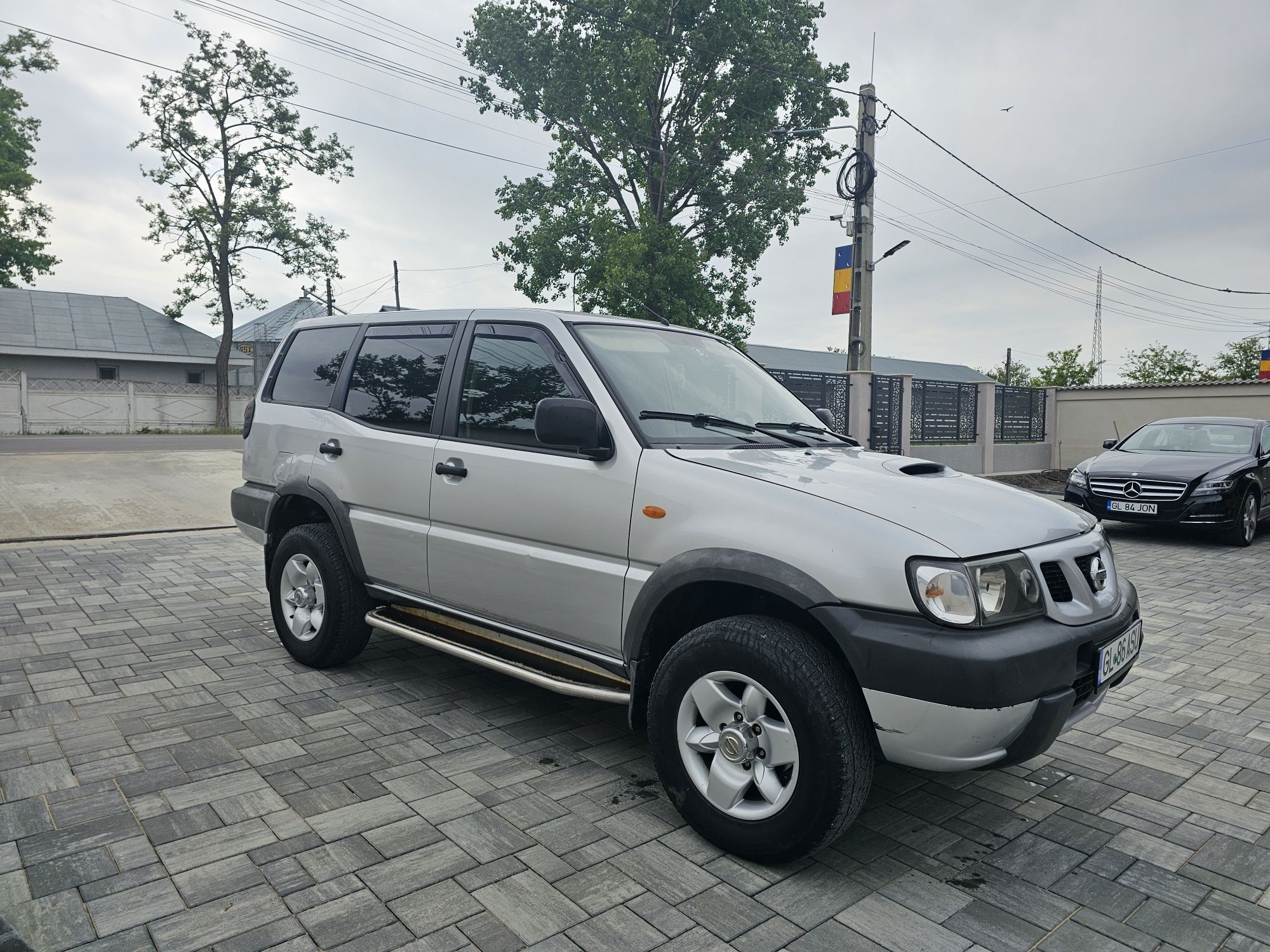 Nissan terrano 2.. 186000 km..autoutilitara 5 locuri!