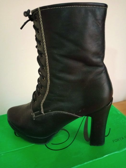 Ghete piele, bicicleta magnetica si masuta cafea.