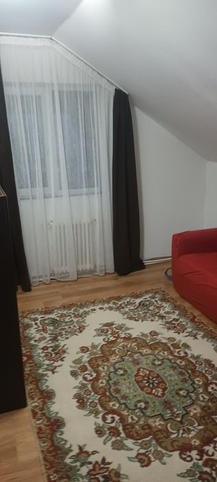 ,Inchiriez etaj casa