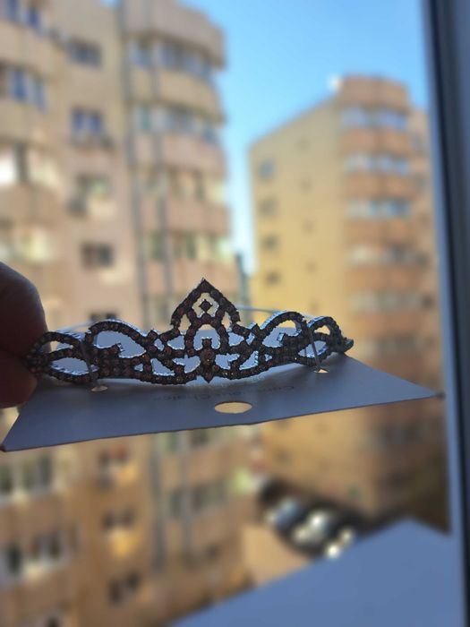 Vand diadema femei, cu strasuri, foarte frumoasa, marca H&M