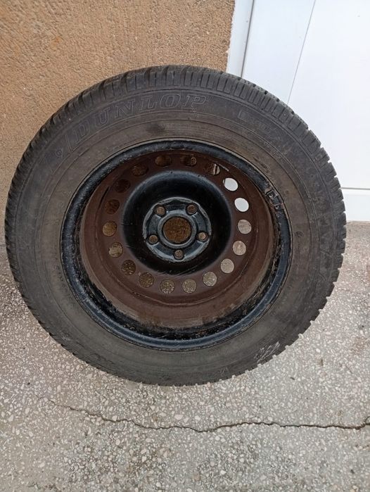Vând set roti 195/65R15 jante otel se potrivesc pe wv