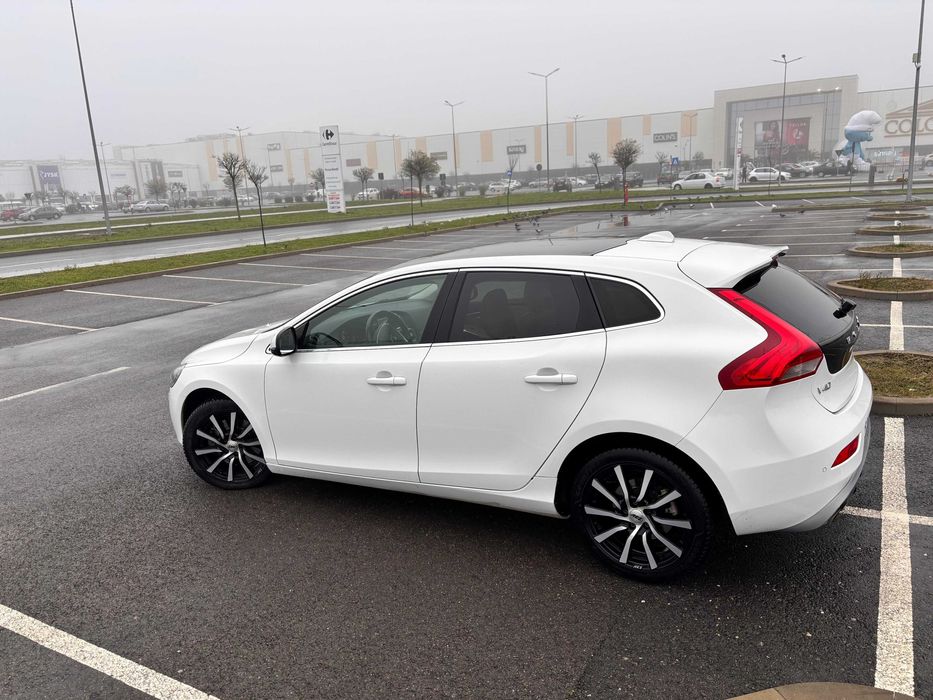 Volvo V40 D4 Summum 1984cm - 177cp - 5 cilindri