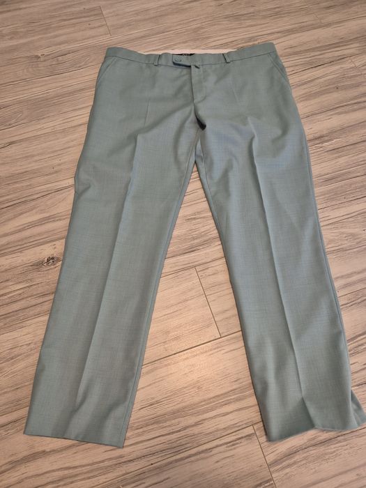 Vand costum de ocazie