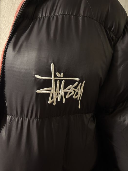 vand geaca stussy noua