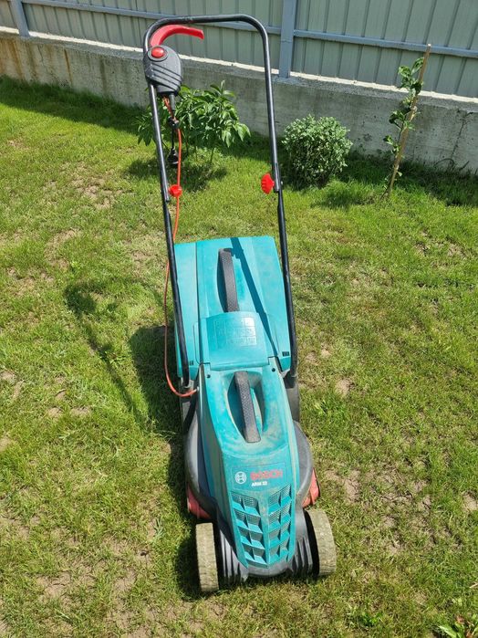 Vând mașină de tuns gazon