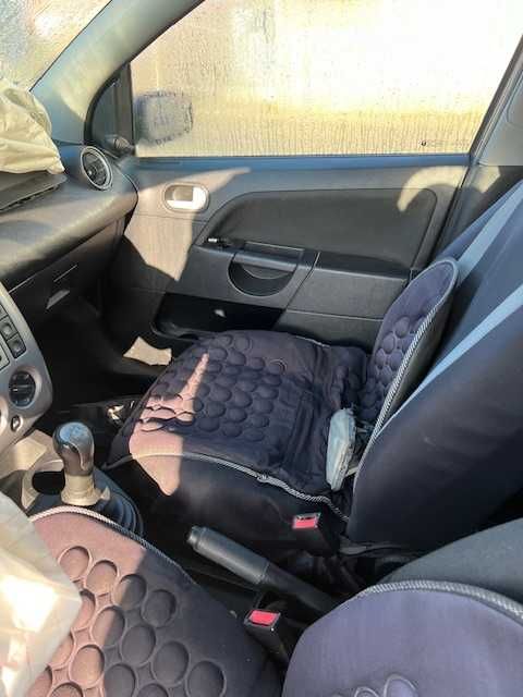 Dezmembrez Ford Fiesta 2004 1.3 benzina 51kw 70cp,A9JA