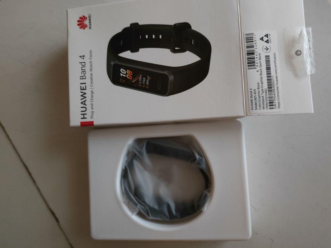 Смарт гривна Huawei Band 4