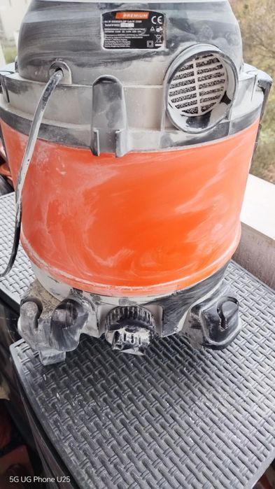 Жираф и прахосмукачка Raider