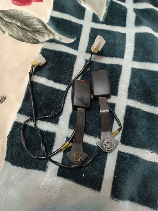 Отдам зеркало правое.