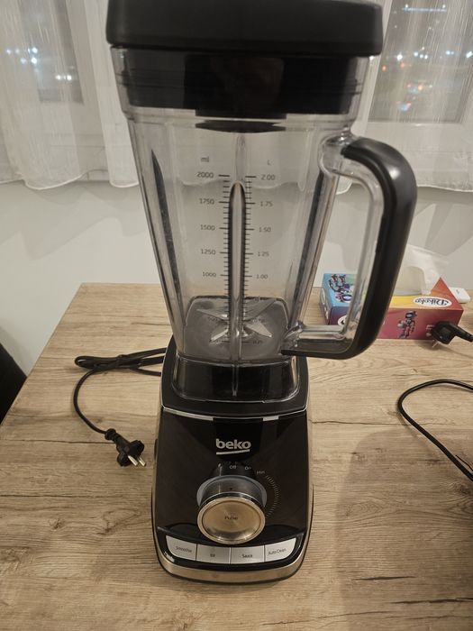 Blender Beko ProWellness TBS3164X 1600W 2L, viteza variabilă