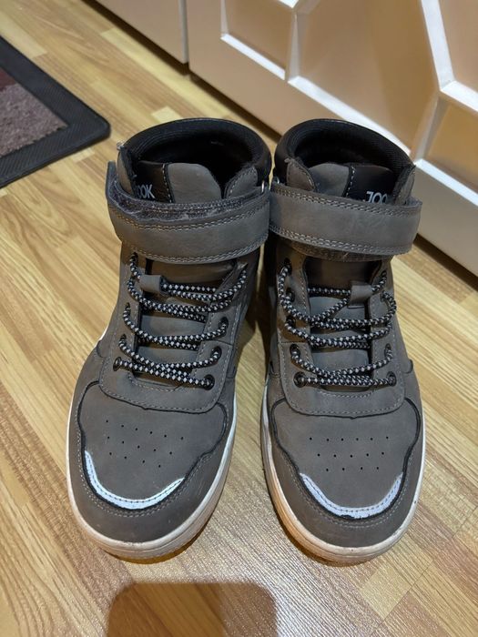 Кроссовки на весну